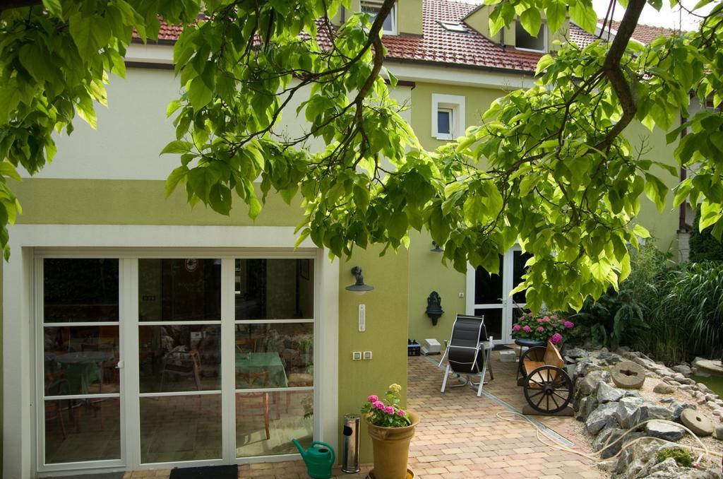Pension Kiwi Mikulov Exterior foto